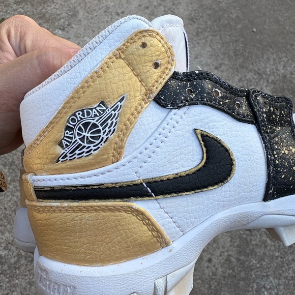 Nike Air Jordan Kids White, Black, and Gold Cleats - Picture 4 of 6